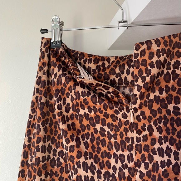 Silk cheetah Urban Outfitters midi skirt - Picture 4 of 4